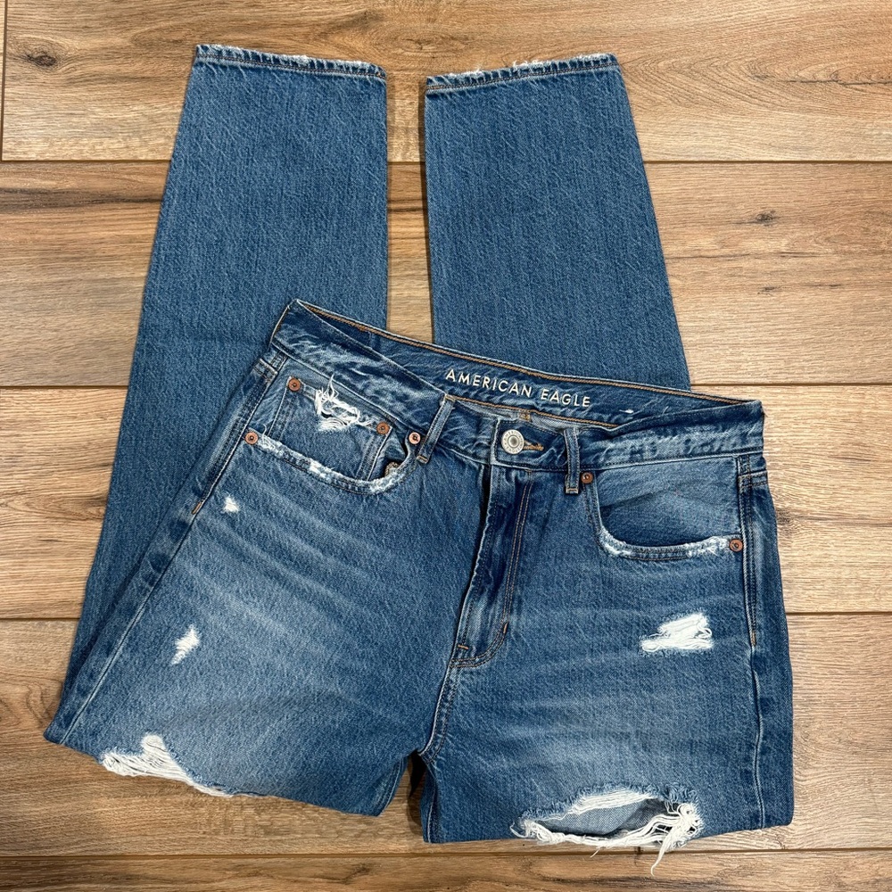 AMERICAN EAGLE Ripped Medium Wash Boyfriend Jeans | Women’s Size 6